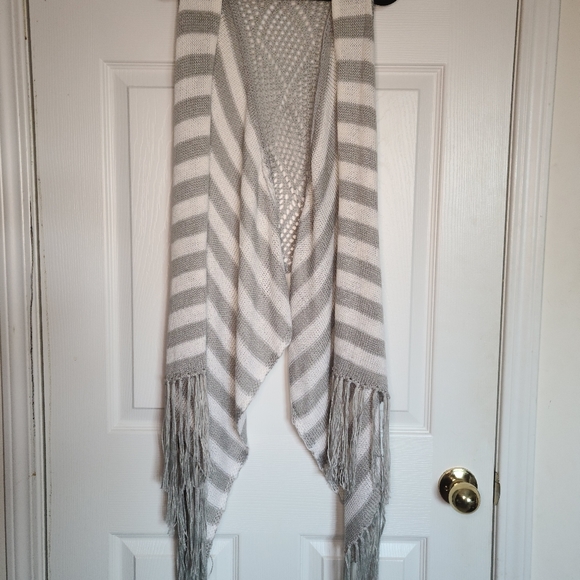 Silvian Heach Long Knit Boho Vest OS - Picture 3 of 9